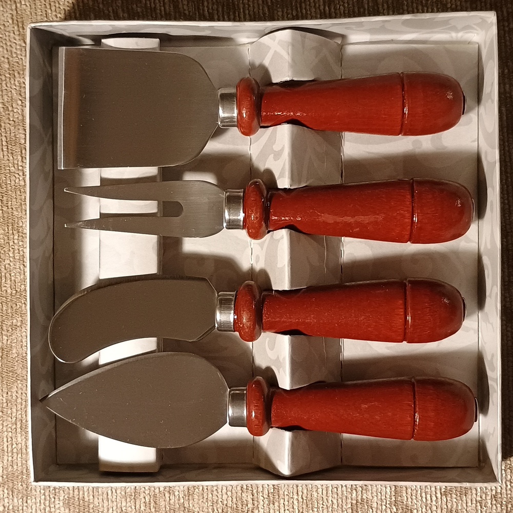 Cheese Utensils Set with Red Handles - Picture 5 of 8